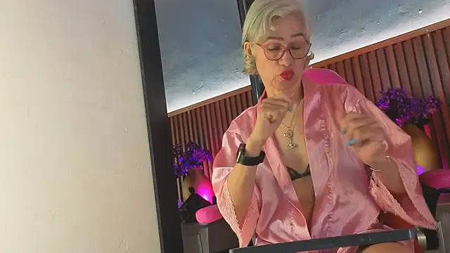 Snapshot of miss_monserrate01 chatting on April 18, 2026, 1:35 pm miss monserrate01 online show from April 18, 2026, 1:35 pm