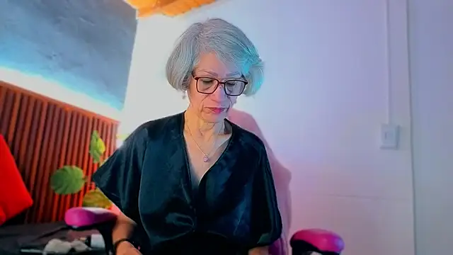 miss monserrate01 online show from February 5, 2026, 12:34 pm