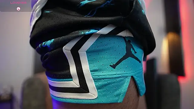 TaylerCross  online show from February 26, 2026, 6:41 pm