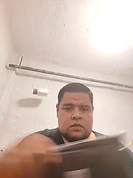 Snapshot of Caliente_Gor chatting on February 12, 2026, 12:43 am Caliente Gor online show from February 12, 2026, 12:43 am