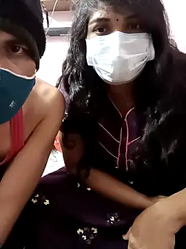 Snapshot of Maturecouple225 chatting on February 6, 2026, 7:10 pm Maturecouple225 online show from February 6, 2026, 7:10 pm