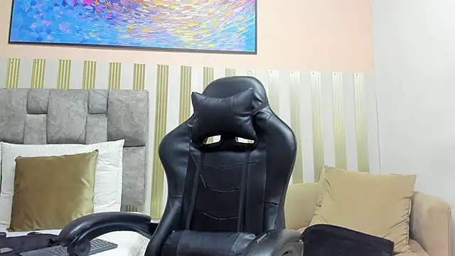 nina glow online show from April 4, 2026, 11:39 am