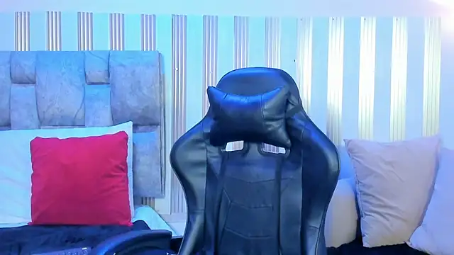 Snapshot of nina_glow chatting on February 16, 2026, 12:04 pm nina glow online show from February 16, 2026, 12:04 pm