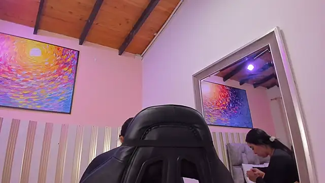 nina glow online show from April 9, 2026, 11:16 am