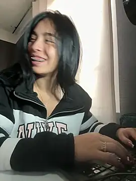 Sara Fernandez  online show from February 4, 2026, 1:28 pm