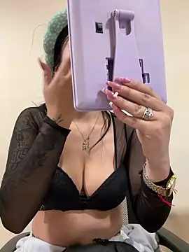 Sara Fernandez  online show from March 3, 2026, 2:13 pm