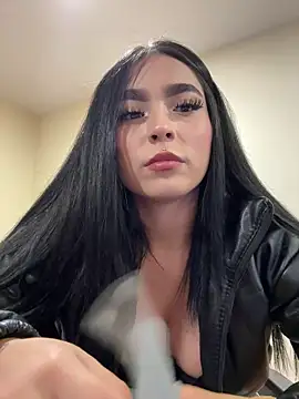 Sara Fernandez  online show from April 14, 2026, 1:49 pm