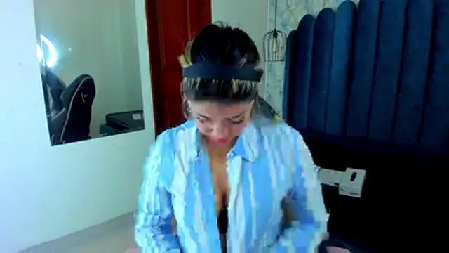 Dahiana Dmour  online show from April 14, 2026, 12:43 pm