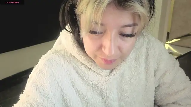 Dahiana Dmour  online show from March 21, 2026, 12:09 pm