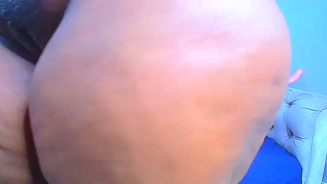 CreamyCurves online show from April 21, 2026, 6:09 am