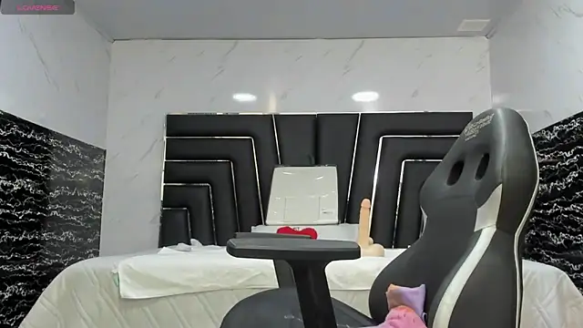 Snapshot of Ladyy_Scarlett chatting on May 5, 2026, 2:36 am Ladyy Scarlett online show from May 5, 2026, 2:36 am