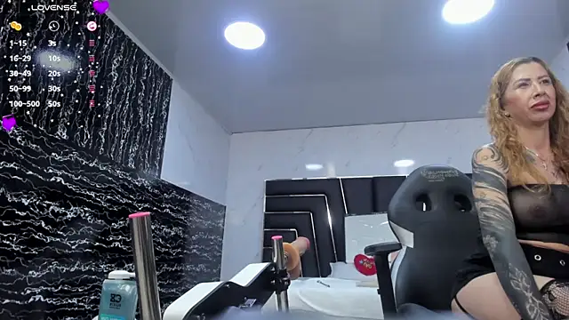 Snapshot of Ladyy_Scarlett chatting on May 14, 2026, 2:41 am Ladyy Scarlett online show from May 14, 2026, 2:41 am