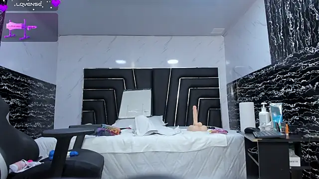Snapshot of Ladyy_Scarlett chatting on May 9, 2026, 2:42 pm Ladyy Scarlett online show from May 9, 2026, 2:42 pm