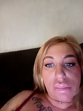 Snapshot of MiaMooly chatting on March 23, 2026, 4:40 pm MiaMooly online show from March 23, 2026, 4:40 pm