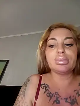 Snapshot of MiaMooly chatting on March 19, 2026, 3:01 pm MiaMooly online show from March 19, 2026, 3:01 pm