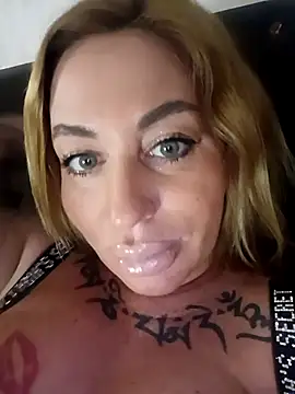 Snapshot of MiaMooly chatting on April 9, 2026, 5:41 pm MiaMooly online show from April 9, 2026, 5:41 pm