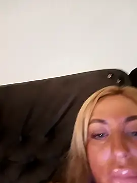 MiaMooly online show from September 9, 2025, 2:04 pm