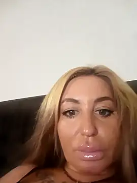 MiaMooly online show from September 29, 2025, 4:34 pm