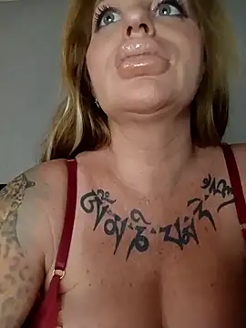 Snapshot of MiaMooly chatting on March 5, 2026, 6:26 pm MiaMooly online show from March 5, 2026, 6:26 pm