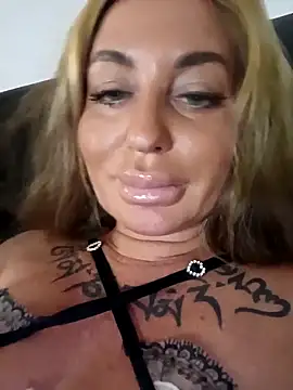 MiaMooly online show from September 12, 2025, 4:51 pm