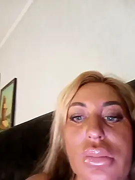 MiaMooly online show from September 18, 2025, 4:54 pm