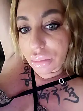 Snapshot of MiaMooly chatting on March 25, 2026, 5:34 pm MiaMooly online show from March 25, 2026, 5:34 pm