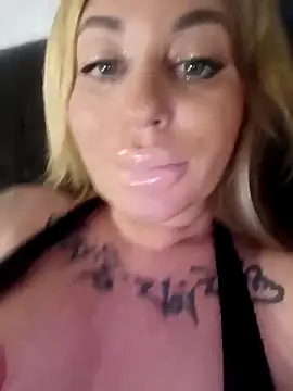 Snapshot of MiaMooly chatting on March 17, 2026, 4:21 pm MiaMooly online show from March 17, 2026, 4:21 pm