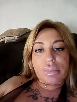 Snapshot of MiaMooly chatting on April 2, 2026, 5:19 pm MiaMooly online show from April 2, 2026, 5:19 pm