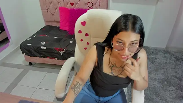 Snapshot of AryahMoon chatting on February 17, 2026, 9:56 pm AryahMoon online show from February 17, 2026, 9:56 pm