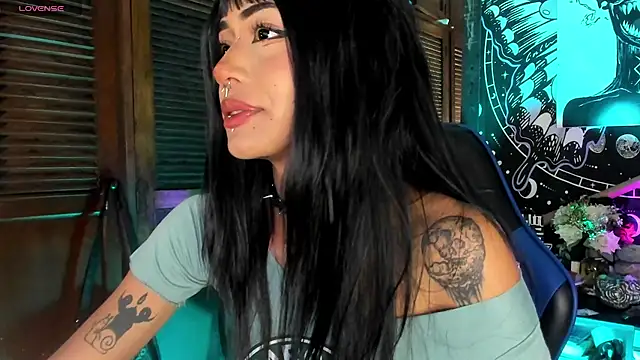 Snapshot of Ivy_Byte chatting on February 20, 2026, 11:28 pm Ivy Byte online show from February 20, 2026, 11:28 pm