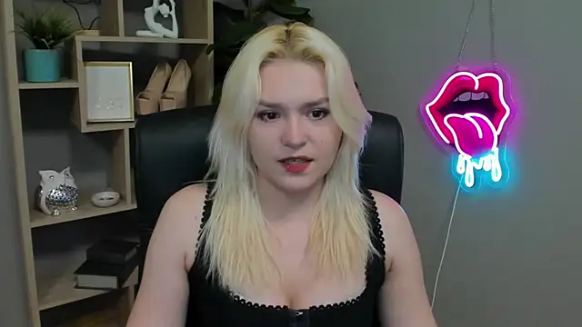 Snapshot of SweetLilyxo chatting on March 29, 2026, 1:24 pm SweetLilyxo online show from March 29, 2026, 1:24 pm