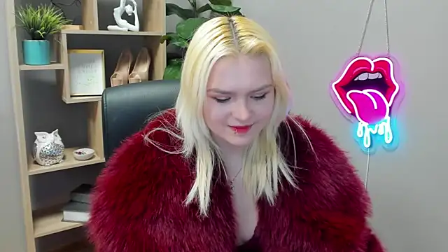 Snapshot of SweetLilyxo chatting on April 1, 2026, 1:41 pm SweetLilyxo online show from April 1, 2026, 1:41 pm