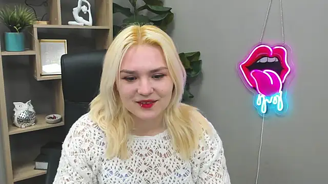 Snapshot of SweetLilyxo chatting on March 22, 2026, 8:27 am SweetLilyxo online show from March 22, 2026, 8:27 am