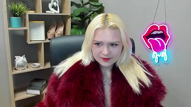 Snapshot of SweetLilyxo chatting on April 1, 2026, 1:34 pm SweetLilyxo online show from April 1, 2026, 1:34 pm