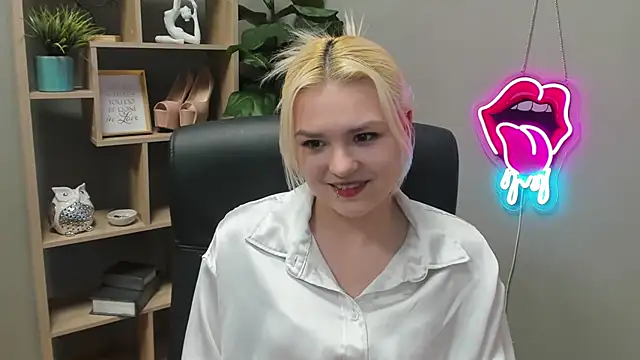 Snapshot of SweetLilyxo chatting on April 3, 2026, 6:31 am SweetLilyxo online show from April 3, 2026, 6:31 am