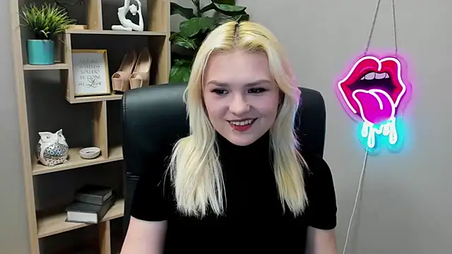 Snapshot of SweetLilyxo chatting on April 2, 2026, 1:29 pm SweetLilyxo online show from April 2, 2026, 1:29 pm