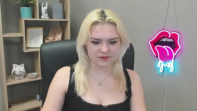 Snapshot of SweetLilyxo chatting on March 1, 2026, 2:39 pm SweetLilyxo online show from March 1, 2026, 2:39 pm