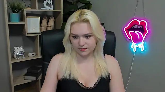 Snapshot of SweetLilyxo chatting on March 30, 2026, 6:26 am SweetLilyxo online show from March 30, 2026, 6:26 am