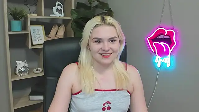 Snapshot of SweetLilyxo chatting on April 11, 2026, 6:32 am SweetLilyxo online show from April 11, 2026, 6:32 am