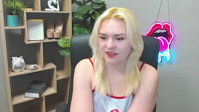 Snapshot of SweetLilyxo chatting on March 27, 2026, 7:28 am SweetLilyxo online show from March 27, 2026, 7:28 am