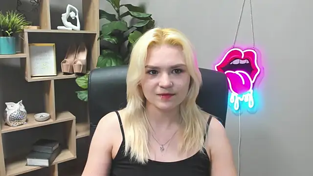 Snapshot of SweetLilyxo chatting on March 25, 2026, 7:30 am SweetLilyxo online show from March 25, 2026, 7:30 am