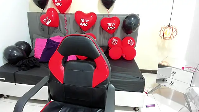 Snapshot of Raven_love chatting on February 14, 2026, 9:04 pm Raven love online show from February 14, 2026, 9:04 pm