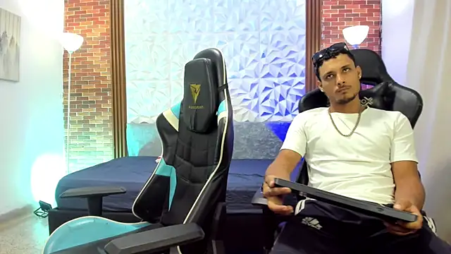 The twinks  online show from February 12, 2026, 4:45 am