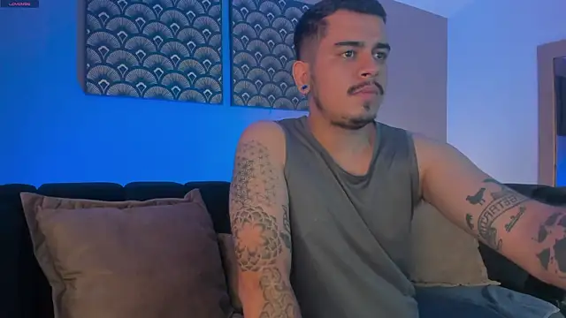 Snapshot of Chriss_Hunt chatting on February 6, 2026, 11:45 pm Chriss Hunt online show from February 6, 2026, 11:45 pm