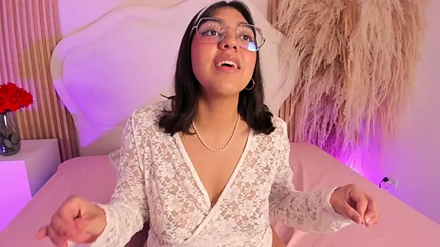 Snapshot of rebeca_taylor chatting on February 20, 2026, 6:19 am rebeca taylor online show from February 20, 2026, 6:19 am