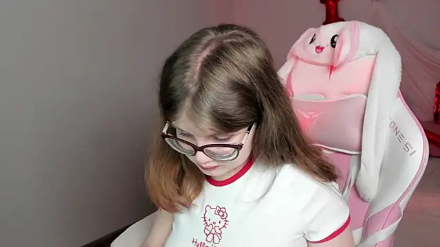 ChloeHalses online show from February 17, 2026, 5:16 am