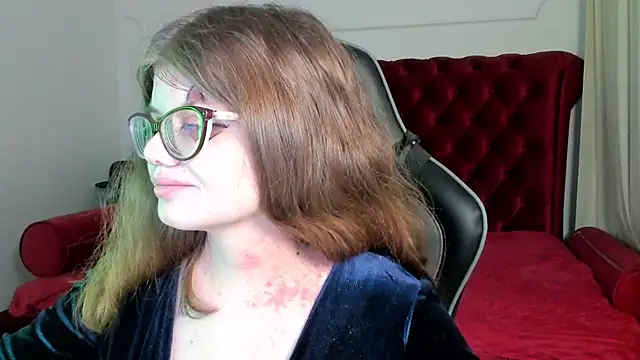 ChloeHalses online show from March 5, 2026, 5:04 am