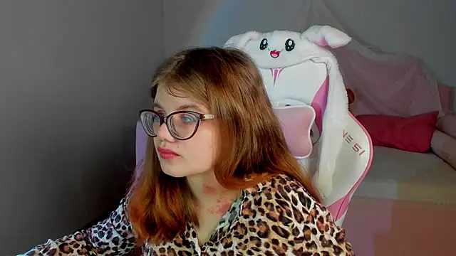 ChloeHalses online show from March 4, 2026, 5:04 am