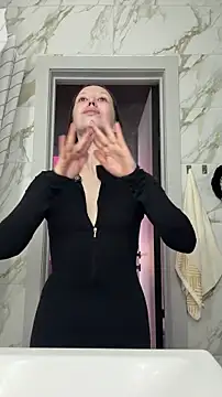 Snapshot of Velvet_Hell chatting on April 13, 2026, 9:13 am Velvet Hell online show from April 13, 2026, 9:13 am