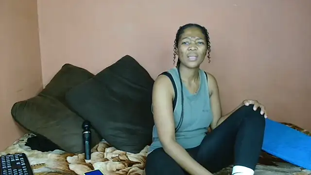 Snapshot of ForeverSexy_ chatting on April 20, 2026, 11:35 am ForeverSexy online show from April 20, 2026, 11:35 am